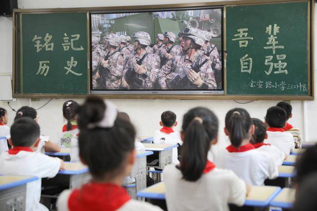 从伟大胜利中汲取奋勇